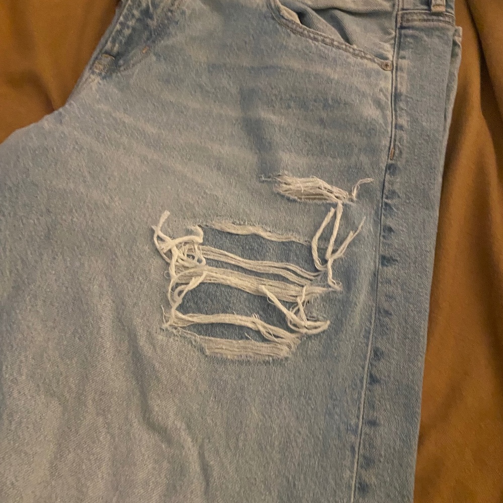 AMERICAN EAGLE